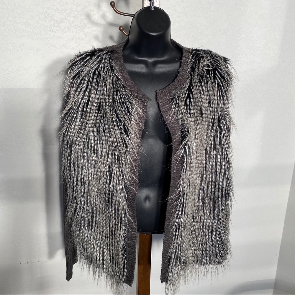 Faux fur cardigan. - 625